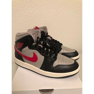 Nike Air Jordan 1 Mid Women’s Size 7